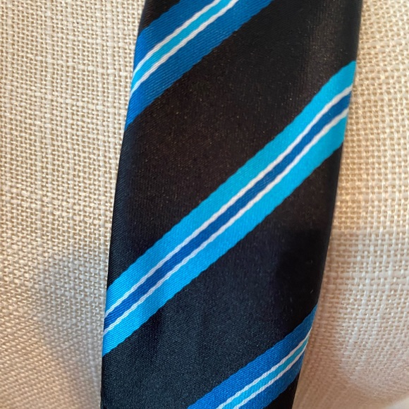 2 men’s ties, each worn once - Picture 3 of 4